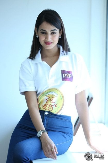 Sonal-Chauhan-Interview-About-Size-Zero